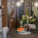 Deo Plaza Luxury Motlawa View By Renters グダニスク